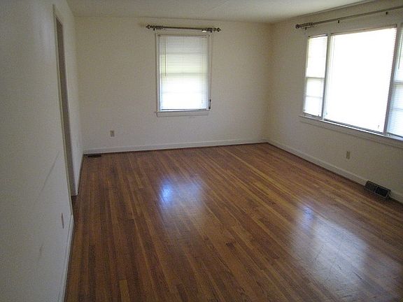 2nd image of 922 Catawba Dr