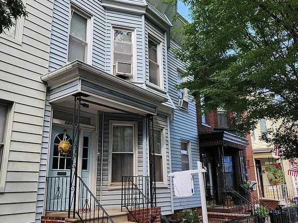 1221 30th Dr, Astoria, NY 11102