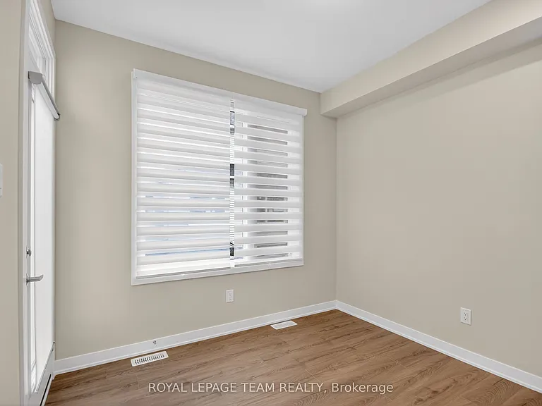 297 Les Emmerson Dr — Photo 17