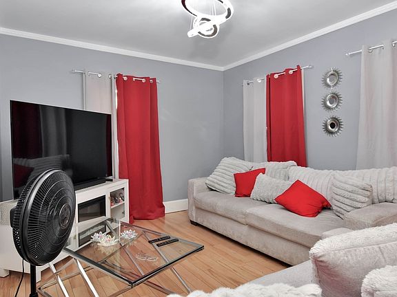 5th image of 87 Abbott St