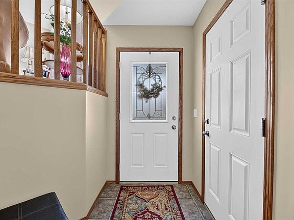 2nd image of 109 E Willow Grn