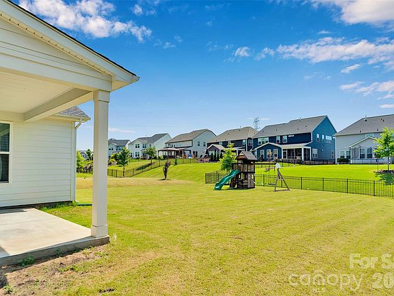 4th image of 251 Boxelder Rd