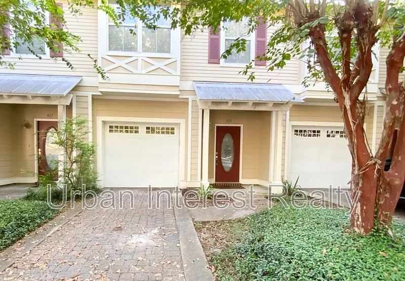 421 Twin Lakes Ln
