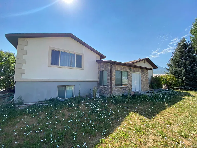1235 S 1950 W — Photo 1