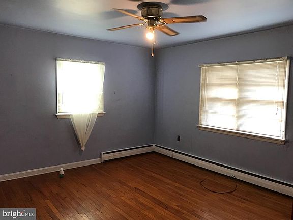 5th image of 105 E 1st Ave