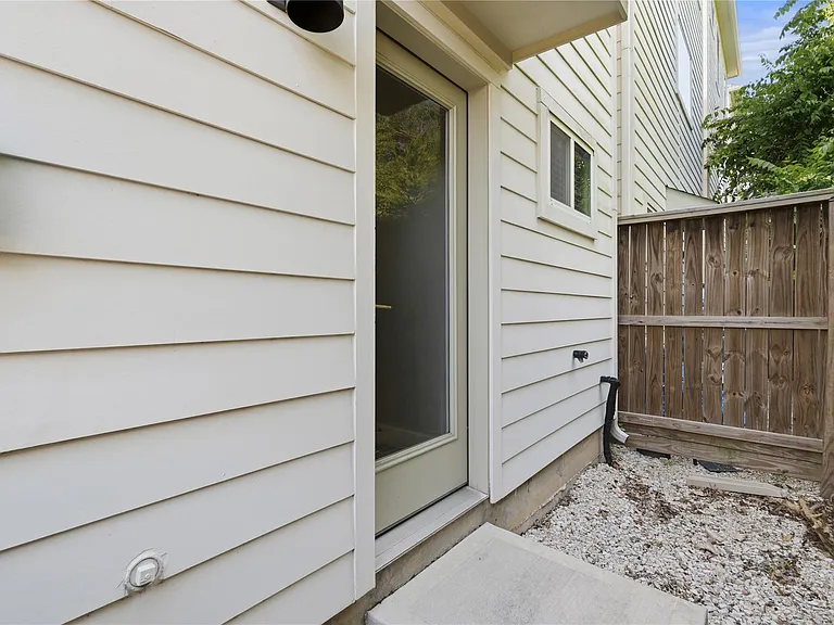 2102 Bello Amanecer Ln — Photo 24
