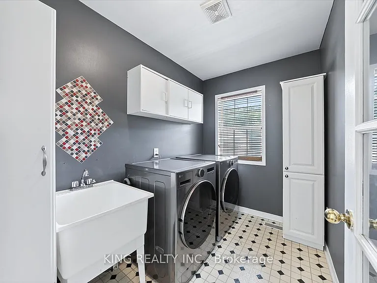 76 Blackburn Dr — Photo 34