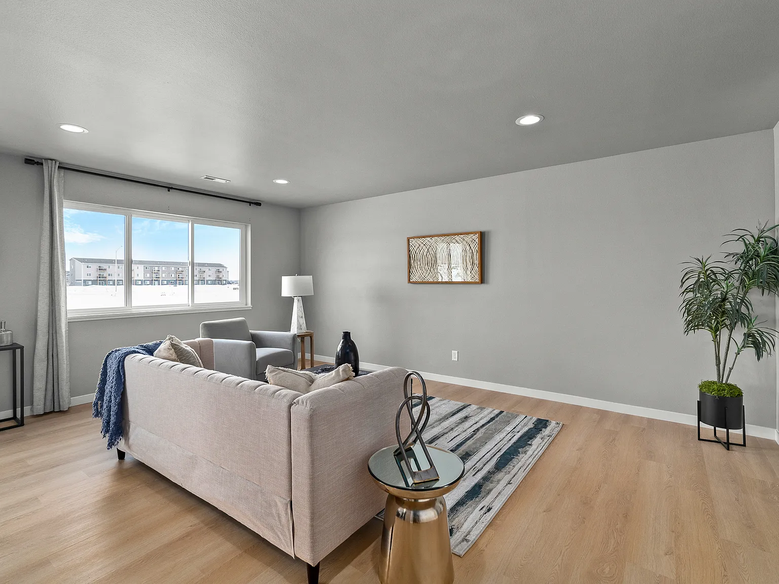 3 bed, 2.5 bath, 1756 sqft, $2,050 — Photo 4