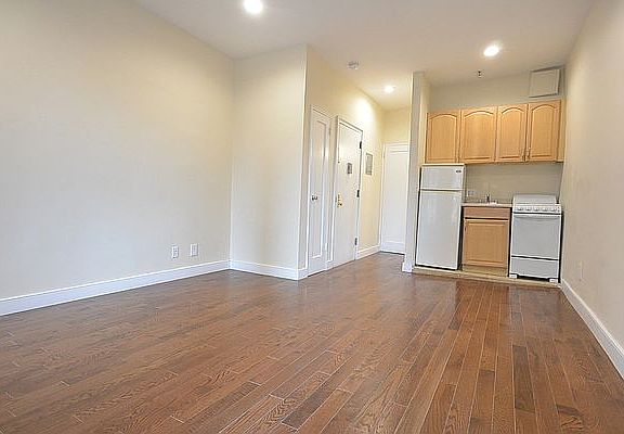 4th image of 1598 3rd Ave APT 5A