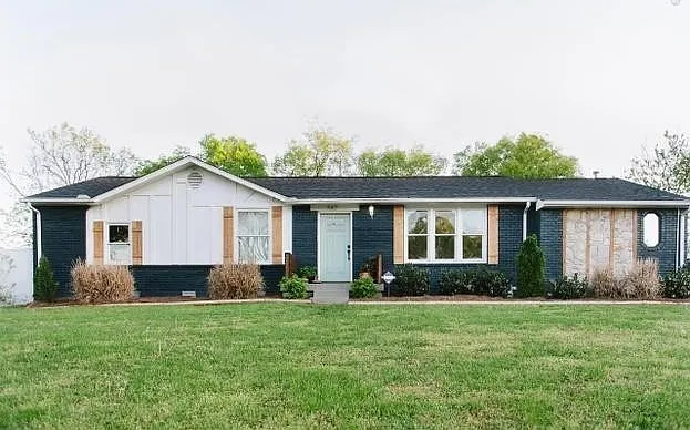 547 Harding Pl — Photo 1