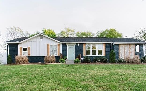 1st image of 547 Harding Pl