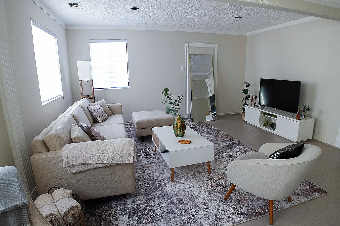 2 bed, 1100 sqft, $4,150 — Photo 1