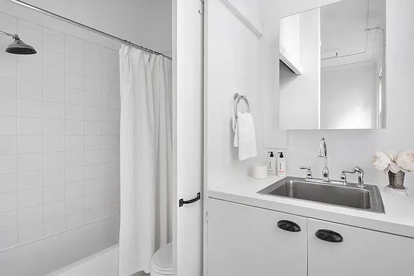 Rented by Douglas Elliman | media 7