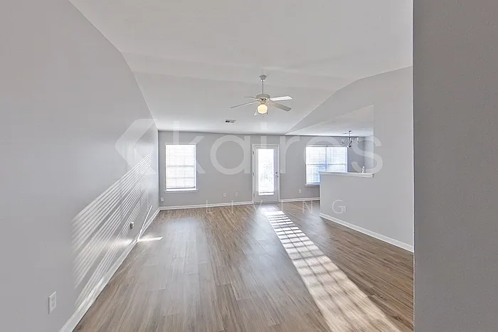 261 Alexander Pointe Dr — Photo 2