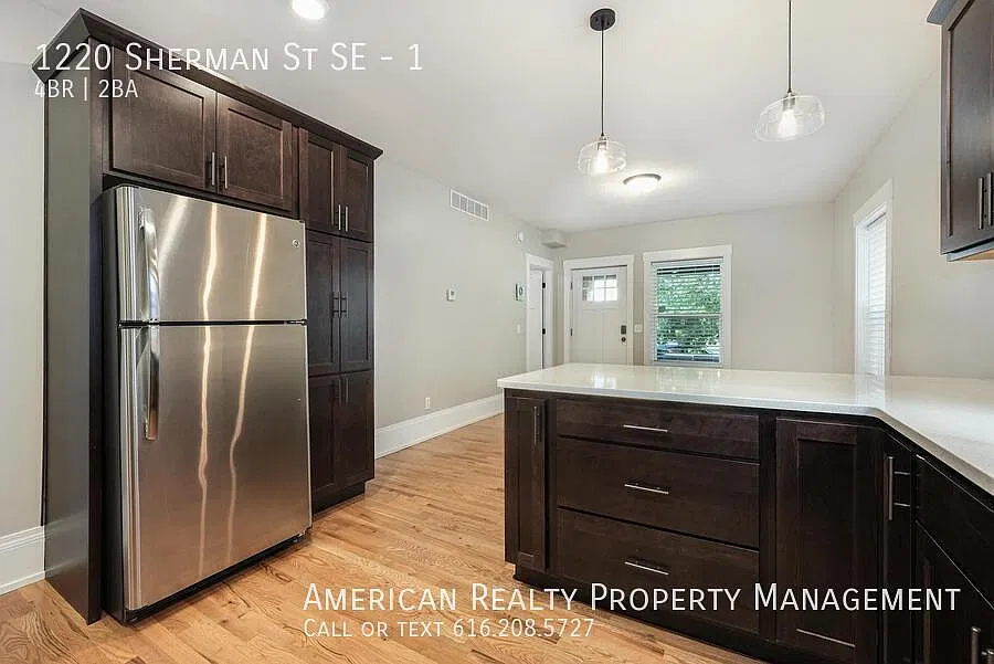 4 bed, $2,500 — Photo 4