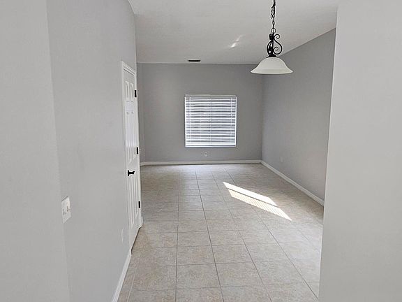 4th image of 18206 Sandy Pointe Dr