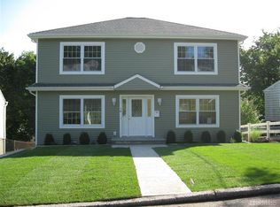 14 Hearthstone Rd, Yonkers, NY 10710