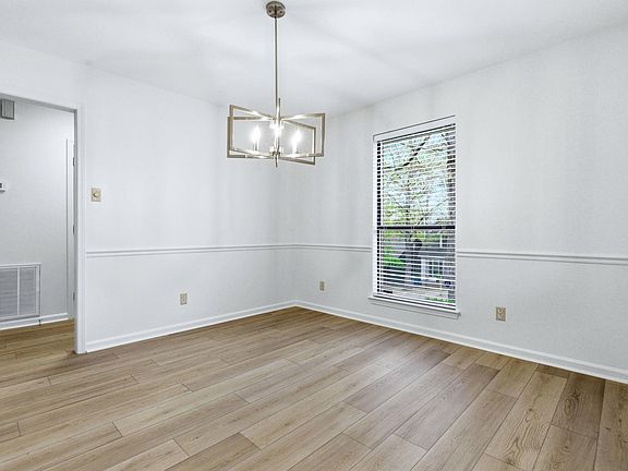 4th image of 310 Nix Rd
