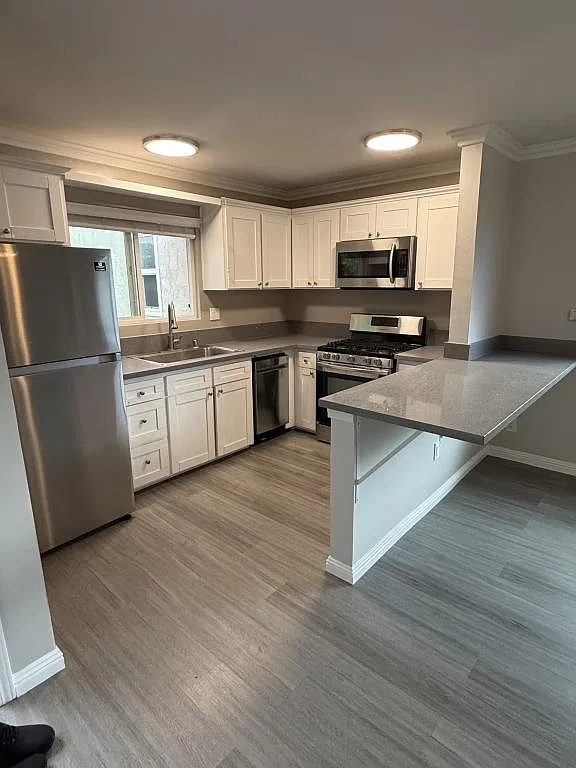 212 W Escalones — Photo 1