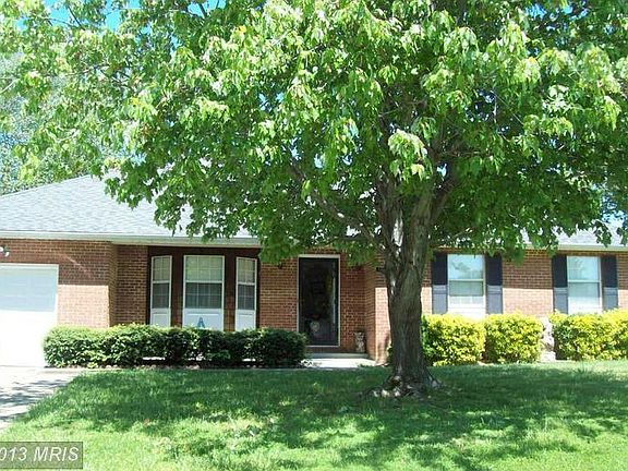 2nd image of 419 Linden Ln