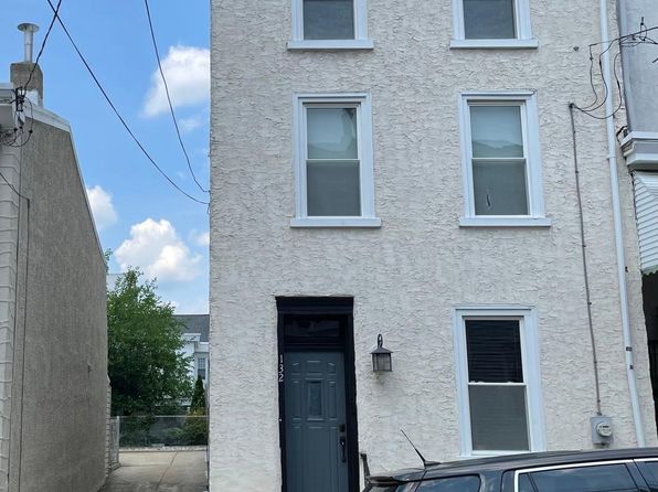 132 East St