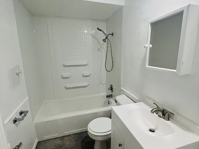 1213 W Oak Ave — Photo 7