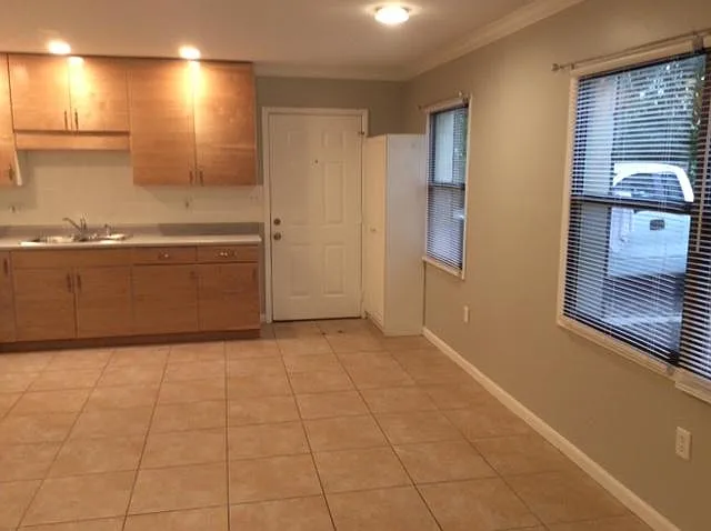 1010 NW 22nd Ave — Photo 3