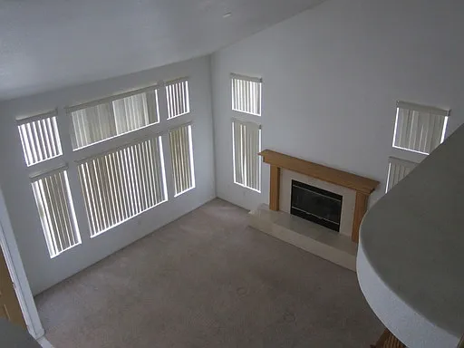 5 bed, 3788 sqft, $3,200 — Photo 2