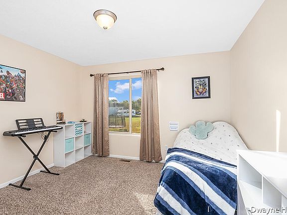 5th image of 23 Berreta Dr