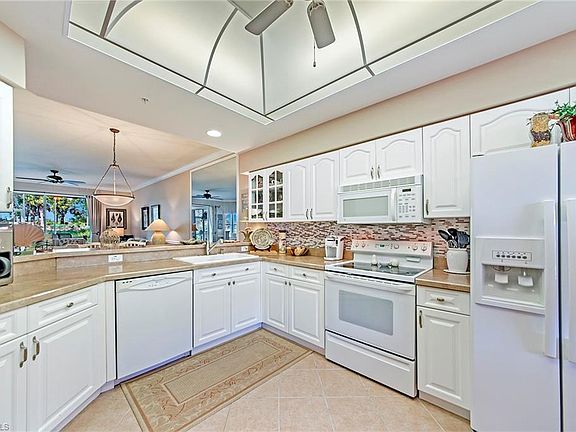 4th image of 26931 Clarkston Dr #101