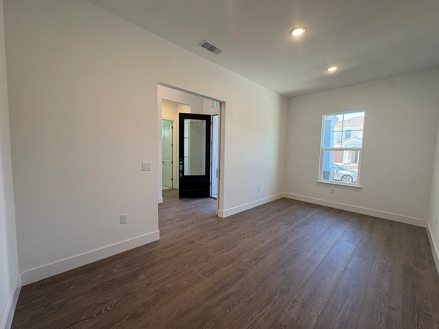 5 bed, 2461 sqft, $3,300 — Photo 3