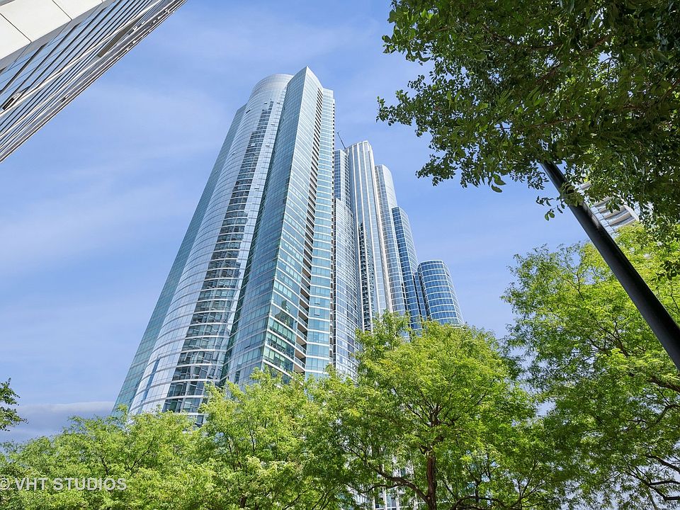 1st image of 1201 S Prairie Ave #3105