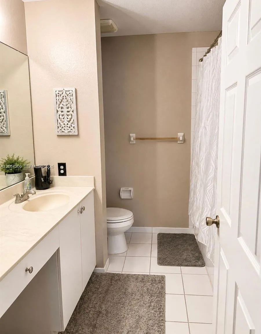 Solabella Condo — Photo 4