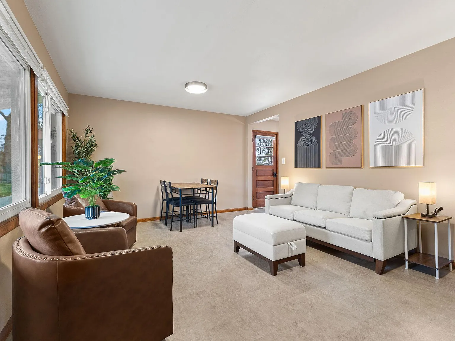 4 bed, 2.5 bath, 2300 sqft, $923 — Photo 4