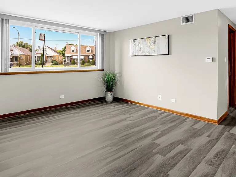 7101 W Foster Pl #B — Photo 2