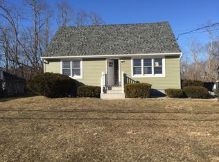 908 Osborn Ave, Riverhead, NY 11901
