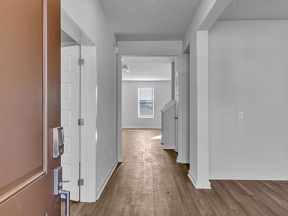 2nd image of 814 Nightingale Ave