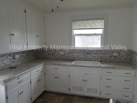 4th image of 1129 E College Ave