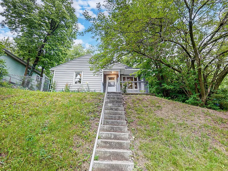 314 Sheridan Ave — Photo 1