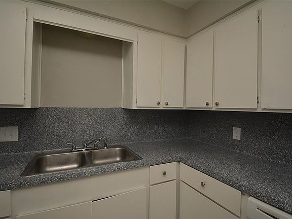 3rd image of 624 8th Ave N #5