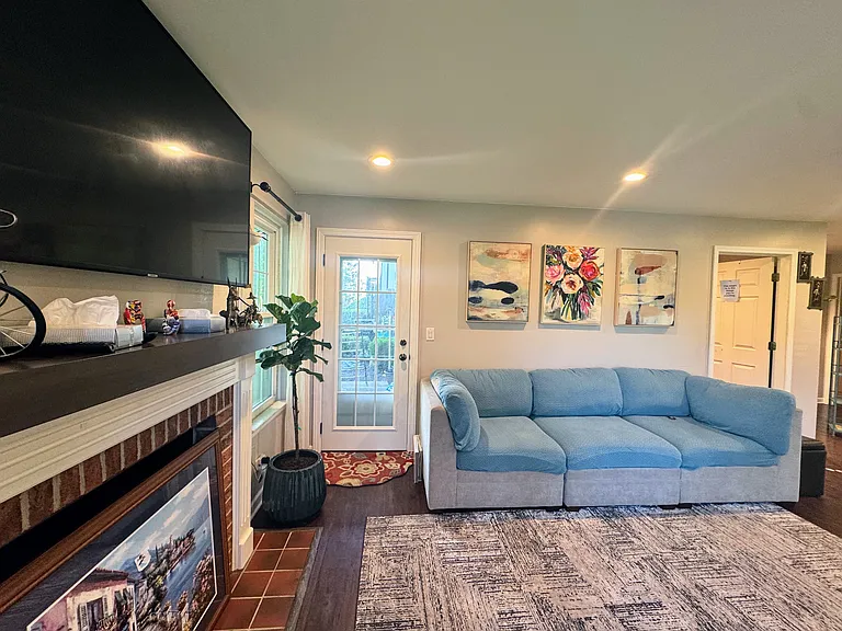 115 E Fabish Dr — Photo 4