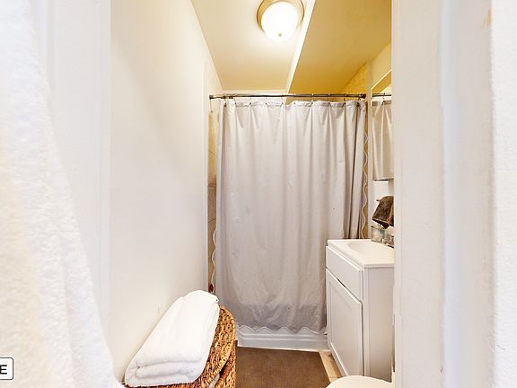 4th image of 202 6th Ave APT 2c