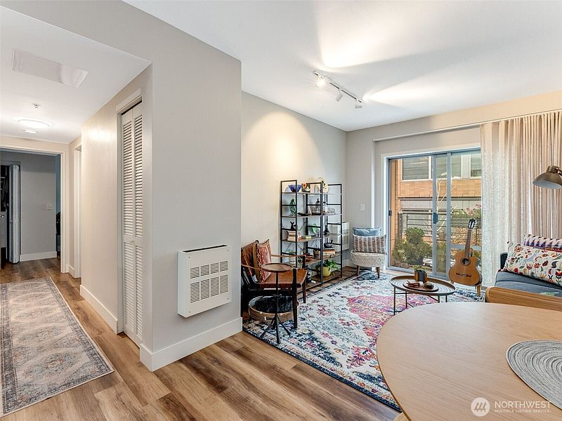 5th image of 701 Columbia Street #414
