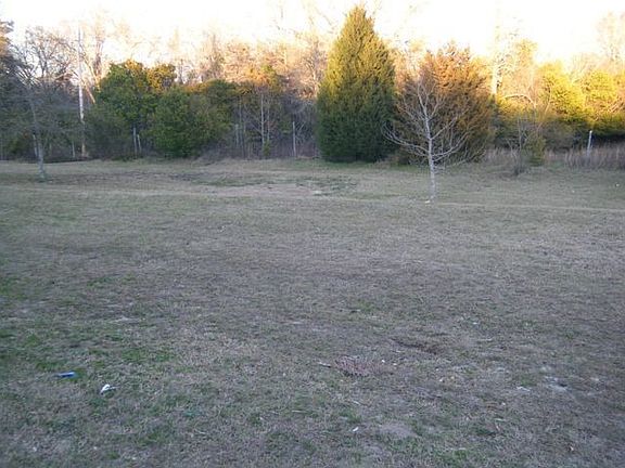 4th image of 827 Lee Road 38