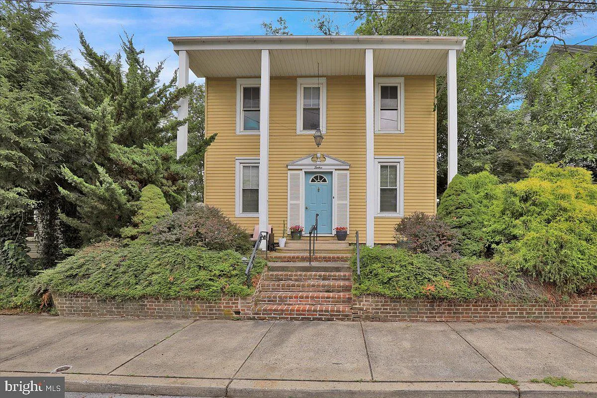 12 W Donegal St photo 1