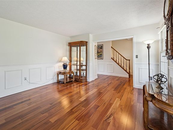 5th image of 411 Pebble Creek Dr