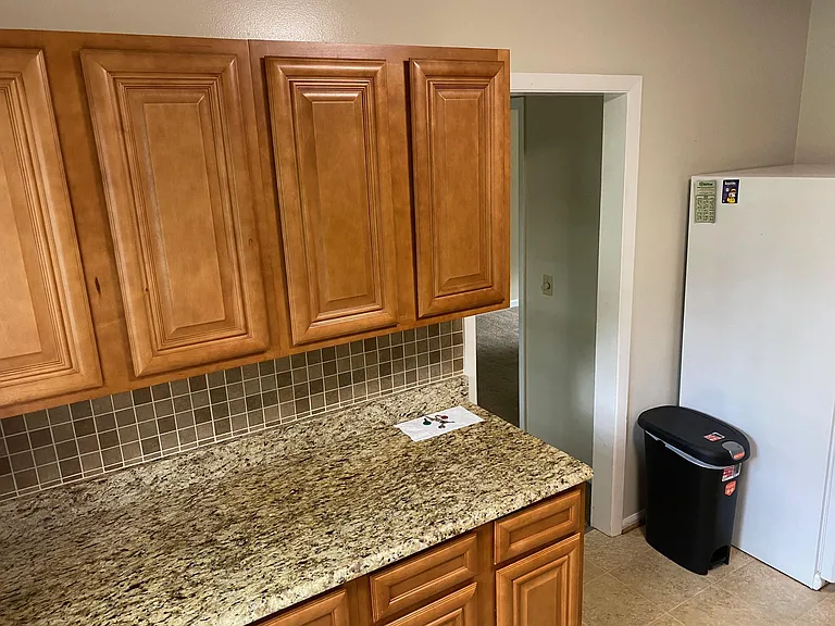 110 Canterbury Ct — Photo 6