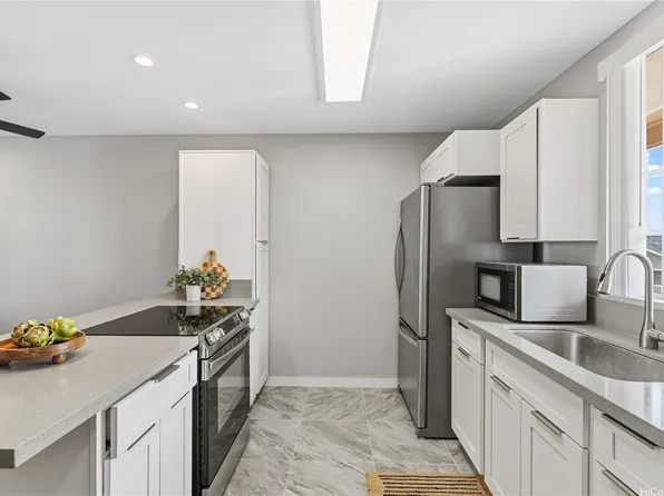 94-100 Luluka Pl #L201, Waipahu, HI 96797