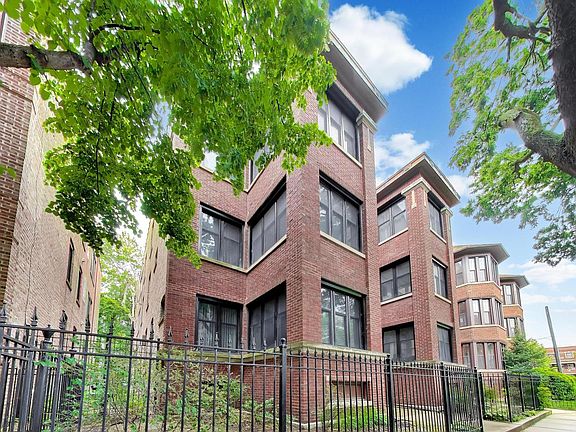 3rd image of 935 W Ainslie St APT 2W