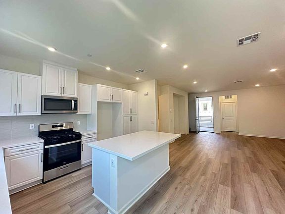 4th image of 16329 Sandpiper Ave